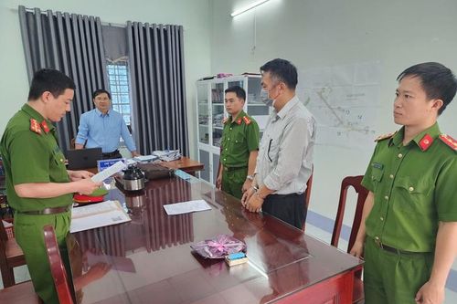 Khởi tố, bắt giam đối tượng 'nổ' sắp nhậm chức Phó ban...để lừa đảo ở Kon Tum