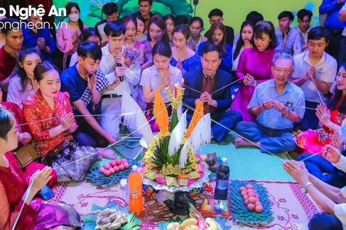 Đại học Vinh tổ chức vui Tết Bunpimay cho lưu học sinh Lào
