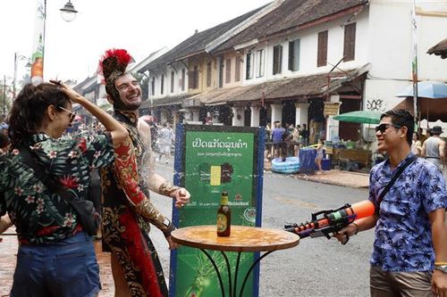 Người dân Lào đồng loạt tổ chức hoạt động chào mừng năm mới