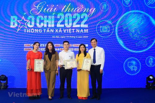 Khoảnh khắc ấn tượng tại Giải báo chí Thông tấn xã Việt Nam 2022