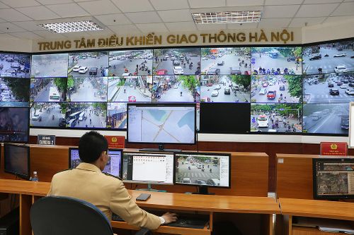 Bài 2: Phòng Cảnh sát giao thông Hà Nội nói gì về giải pháp thay đổi nhịp đèn, tránh ùn tắc?