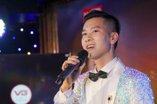 Ca sĩ Đình Thụy rủ vợ làm phim ca nhạc