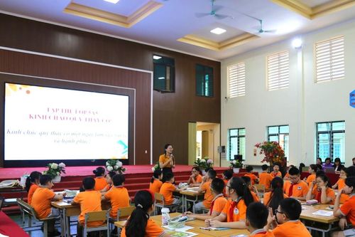 Hơn 200 hiệu trưởng, phó hiệu trưởng các trường tiểu học tham gia sinh hoạt chuyên môn theo nghiên cứu bài học