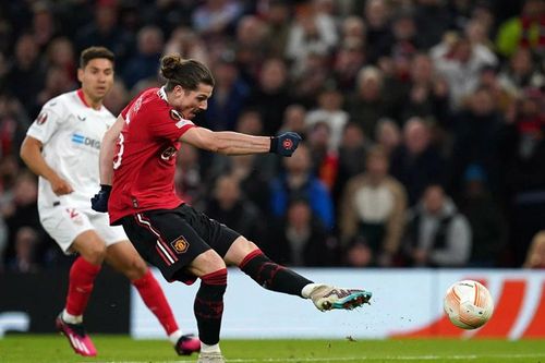 Phòng ngự hớ hênh, Man Utd bị Sevilla cầm hòa