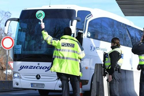 Lý do Đức tiếp tục áp dụng lệnh kiểm soát biên giới với Áo, Đan Mạch có động thái ngược lại