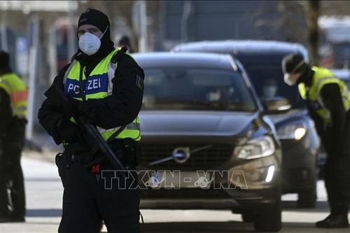 Đức kéo dài lệnh kiểm soát biên giới với Áo
