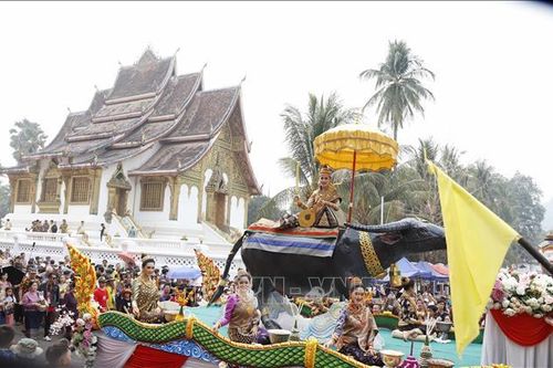 Đặc sắc, ấn tượng lễ rước Nàng Chúa Xuân trong dịp tết Bunpimay ở Lào