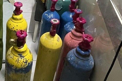 Tp.Đà Nẵng: Nam thanh niên trữ 8 bình khí cười trong phòng trọ