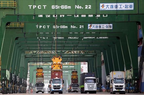 Xuất khẩu của Trung Quốc bất ngờ phục hồi mạnh