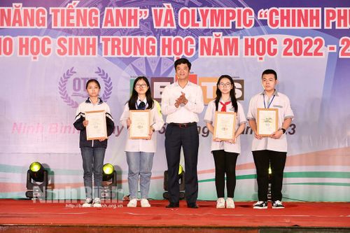 Trao giải Olympic 'Tài năng tiếng Anh' và Olympic 'Chinh phục IELTS' dành cho học sinh trung học