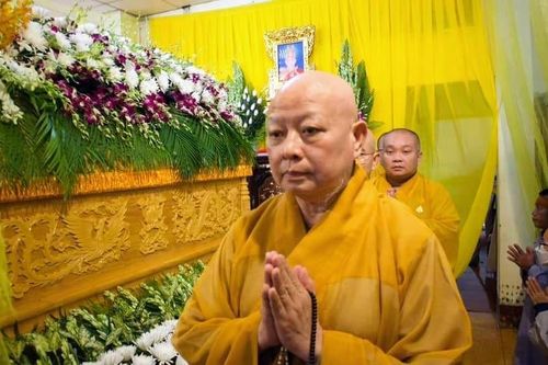 Ban Trị sự GHPGVN TP.HCM viếng tang Thượng tọa Thích Giác Huệ