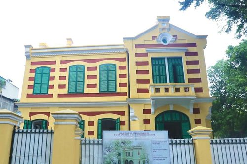 Diện mạo mới căn biệt thự Pháp cổ trên đất vàng Hà Nội sau trùng tu