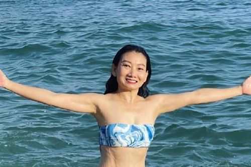 NSƯT Mỹ Uyên U50 gợi cảm, trẻ trung nhờ tập yoga