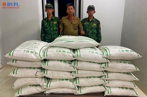 Bắt đối tượng buôn hơn 1 tấn đường cát không rõ nguồn gốc