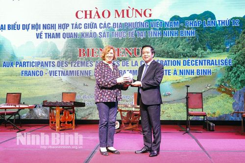 Đoàn đại biểu dự hội nghị Việt - Pháp tham quan, khảo sát tại Ninh Bình