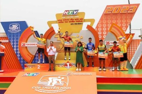 Huỳnh Thanh Tùng bứt phá ngoạn mục giành chiến thắng chặng 13