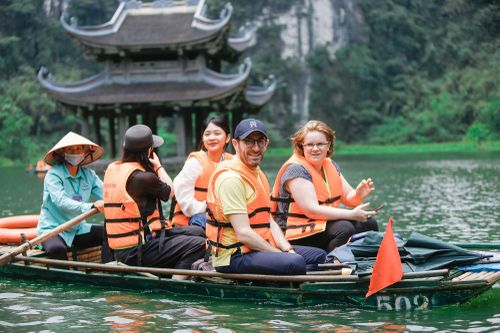 Đoàn đại biểu Việt Nam - Pháp tham quan danh thắng Ninh Bình