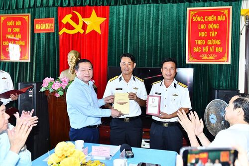 Đoàn công tác số 3/2023 thăm, động viên quân dân quần đảo Trường Sa và Nhà giàn DK1