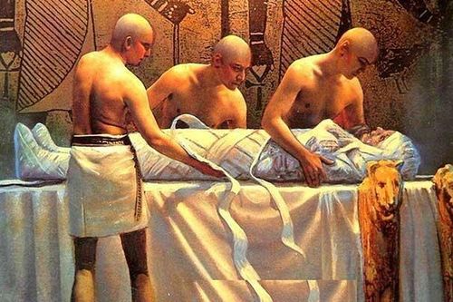 Cuộc sống khủng khiếp của người ngâm ướp thi thể thời Ai Cập cổ đại