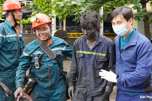 Kỳ tích cứu hộ thành công 2 thợ mỏ Vàng Danh