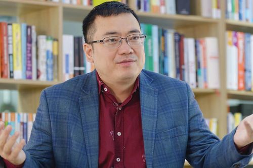 ChatGPT viết sách 60.000 từ trong 20 giây và lo ngại của Chủ tịch Alpha Books