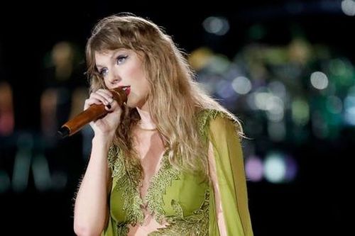 Trở lại sau khi ngầm xác nhận chia tay bạn trai: Taylor Swift mắc lỗi liên tục trên sân khấu