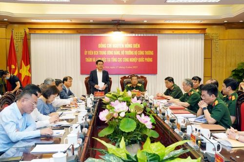 Bộ trưởng Nguyễn Hồng Diên làm việc với Tổng cục Công nghiệp quốc phòng