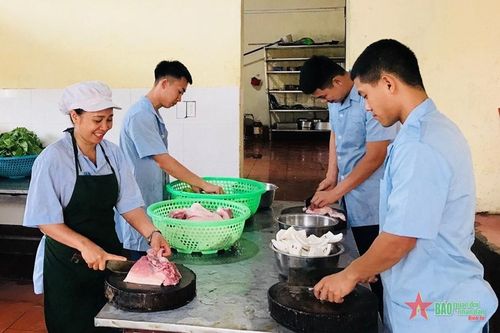 Tâm sự 'anh nuôi'