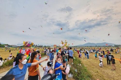 Ngày hội thả diều ở xã Diên Điền