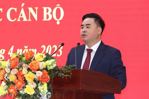 Bổ nhiệm phó tổng biên tập phụ trách Tạp chí Cộng sản
