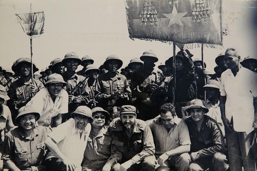 Bộ ảnh độc đáo về sự kiện đón Chủ tịch Fidel Castro thăm Quảng Trị (Phần 2)