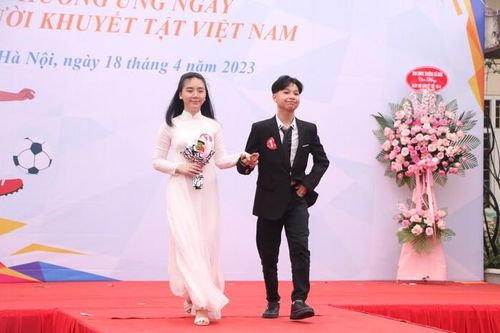 Hưởng ứng Ngày Người Khuyết tật Việt Nam: Thầy trò trường Xã Đàn tưng bừng với Ngày hội văn hóa thể thao