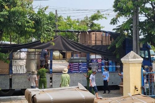 Phú Yên: Tạm giữ số lượng lớn phụ tùng xe máy, lưỡi cưa nghi nhập lậu