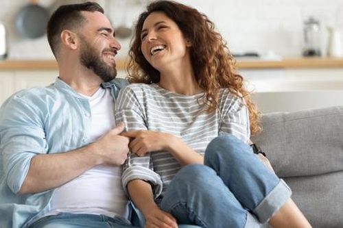 Vợ chồng làm được 9 việc này hằng ngày sẽ giúp hôn nhân bền chặt, chẳng mấy khi mâu thuẫn