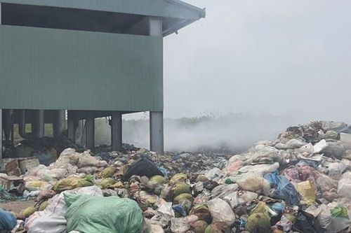 Bạc Liêu: Bãi rác khổng lồ cháy 'mù trời' ngày đêm, ô nhiễm môi trường