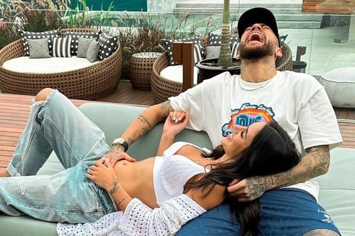 Khoảnh khắc hạnh phúc của Neymar và bạn gái người mẫu
