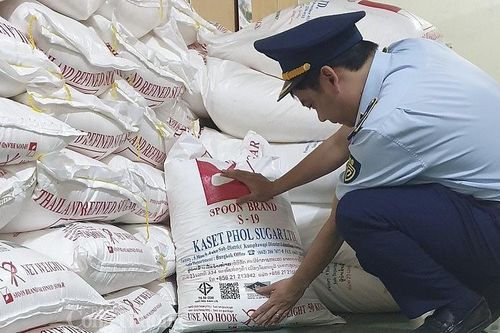 Quản lý thị trường Nghệ An thu giữ 4,5 tấn đường cát nhập lậu