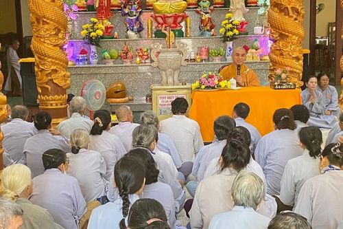 Bến Tre: Chùa Hưng Mỹ tổ chức khóa tu niệm Phật 'Một ngày an lạc'
