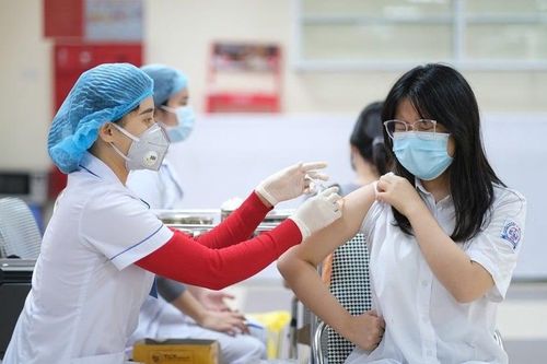 Dịch COVID-19 hôm nay 19/4: Ca mắc vượt 2.000 ca