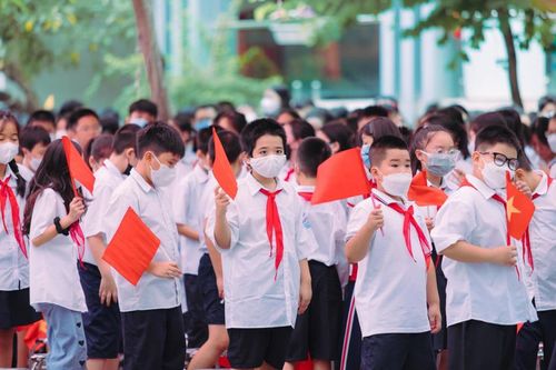 Giáo viên, học sinh thực hiện nghiêm việc đeo khẩu trang tại nơi công cộng