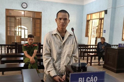 Gia Lai: Bực tức vì bị anh ruột cắn, em trai dùng cuốc bổ 4 nhát vào đầu anh