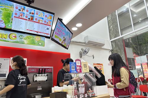 Nhượng quyền thương hiệu: Nên 'quản' hay để thị trường quyết định?