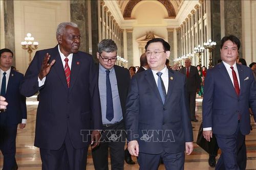 Chủ tịch Quốc hội Vương Đình Huệ hội đàm chính thức với Chủ tịch Quốc hội Cuba