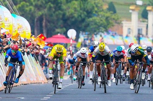 Lâm Đồng: Sôi nổi vòng đua xe đạp quanh hồ Xuân Hương