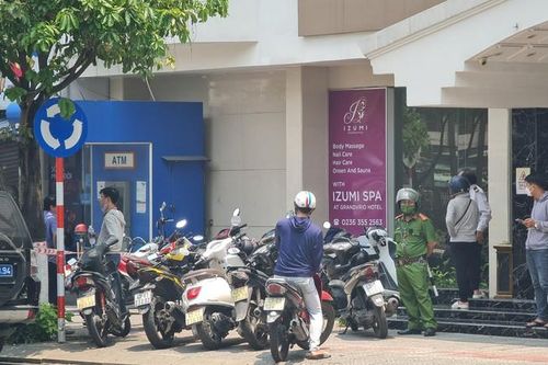 Thanh niên cầm vật nghi súng xông vào cướp ngân hàng giữa trung tâm Đà Nẵng