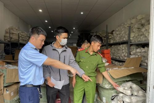 TP. Hải Phòng: Phát hiện một số lượng lớn giày, dép giả mạo các nhãn hiệu
