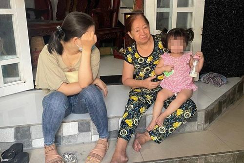 Tìm người thân cho bé gái 2 tuổi bị mẹ bỏ rơi ở TP.HCM