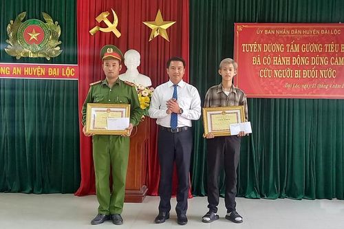 Khen thưởng Đại úy Công an dũng cảm cứu người đuối nước trên sông Vu Gia