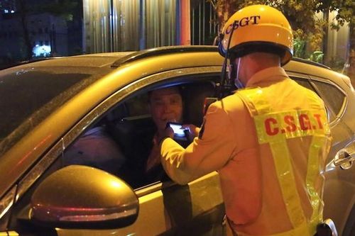 Chỉ nên phạt lao động công ích với tài xế uống rượu chống đối cảnh sát