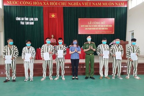 Trại giam Công an tỉnh Lạng Sơn công bố Quyết định tha tù trước thời hạn có điều kiện